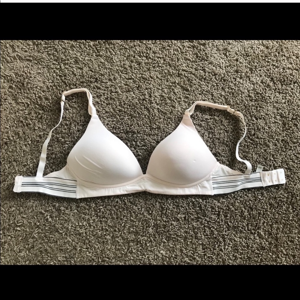 Lively Deep V no wire bra. 34 D, never worn.